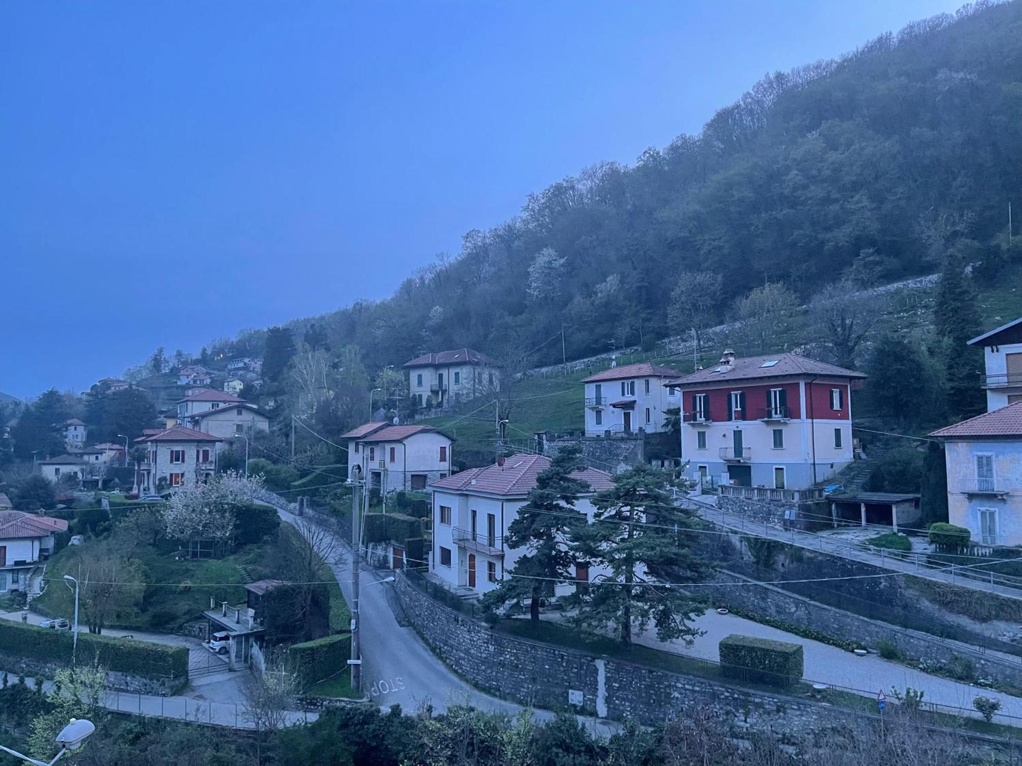 Laghi Di Como Appartamento Di Licinia E Mario Asso Dış mekan fotoğraf