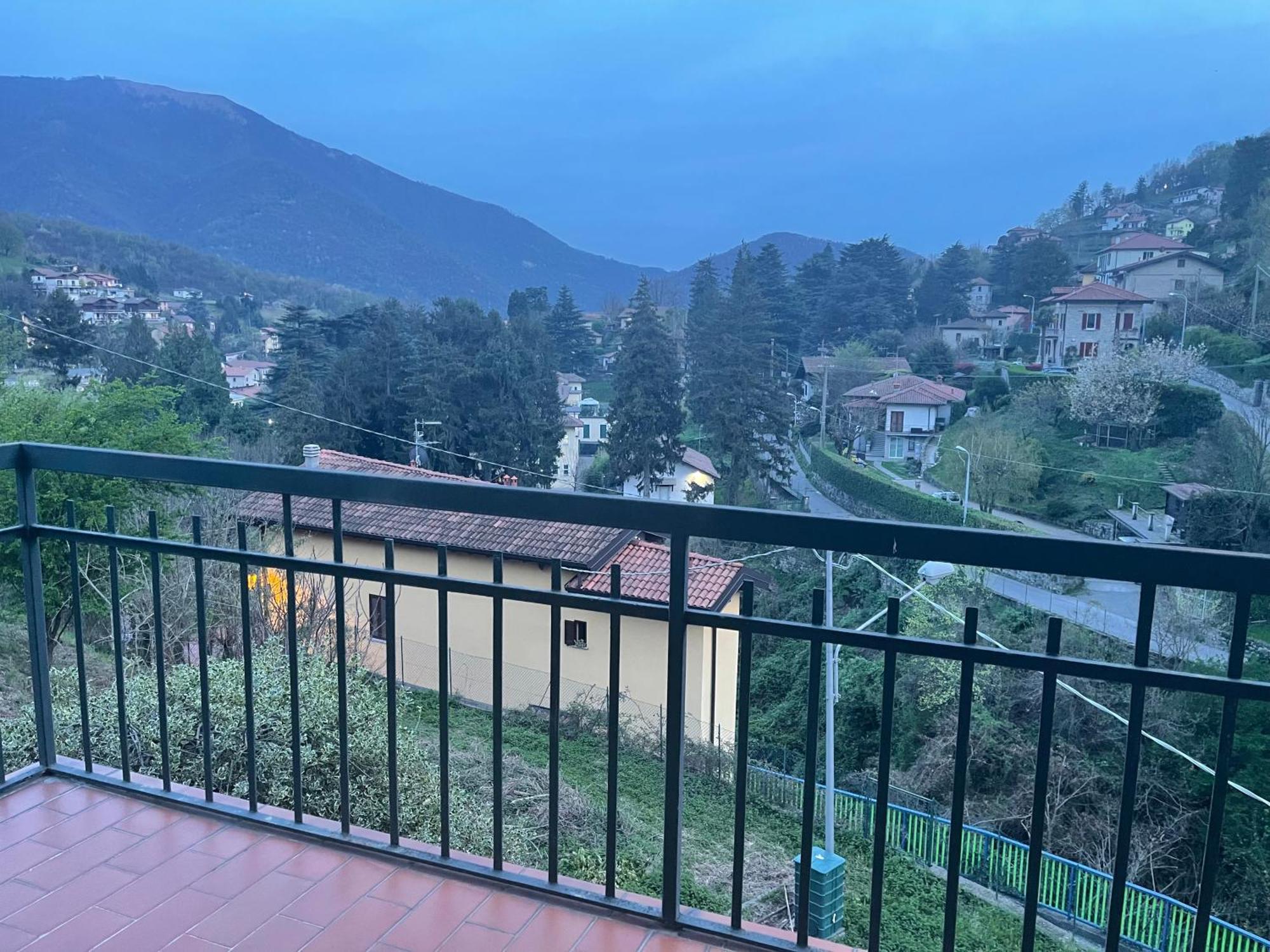 Laghi Di Como Appartamento Di Licinia E Mario Asso Dış mekan fotoğraf